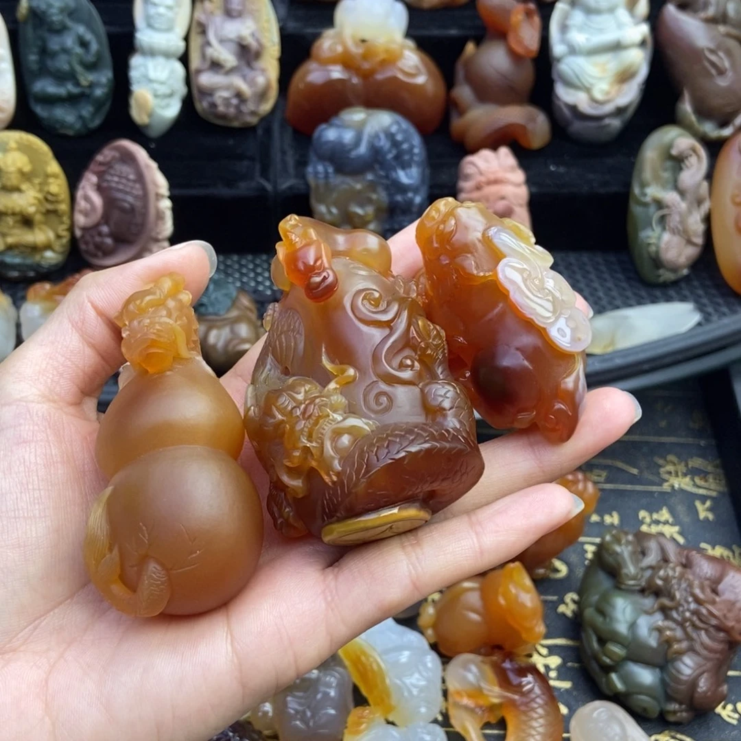 石英质玉挂件未镶嵌传*