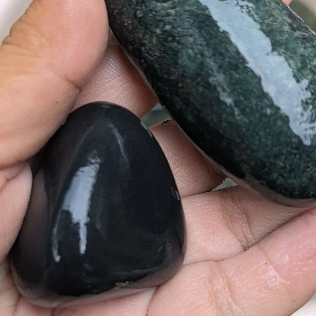 石材飘*藏玉药王石原石手把件两个