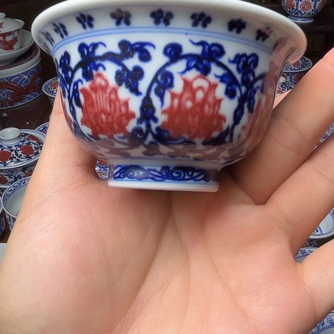 青花釉里红狮心压手杯