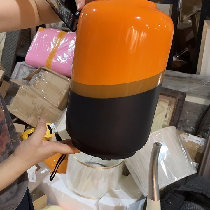 陶瓷花瓶，部分（微瑕）