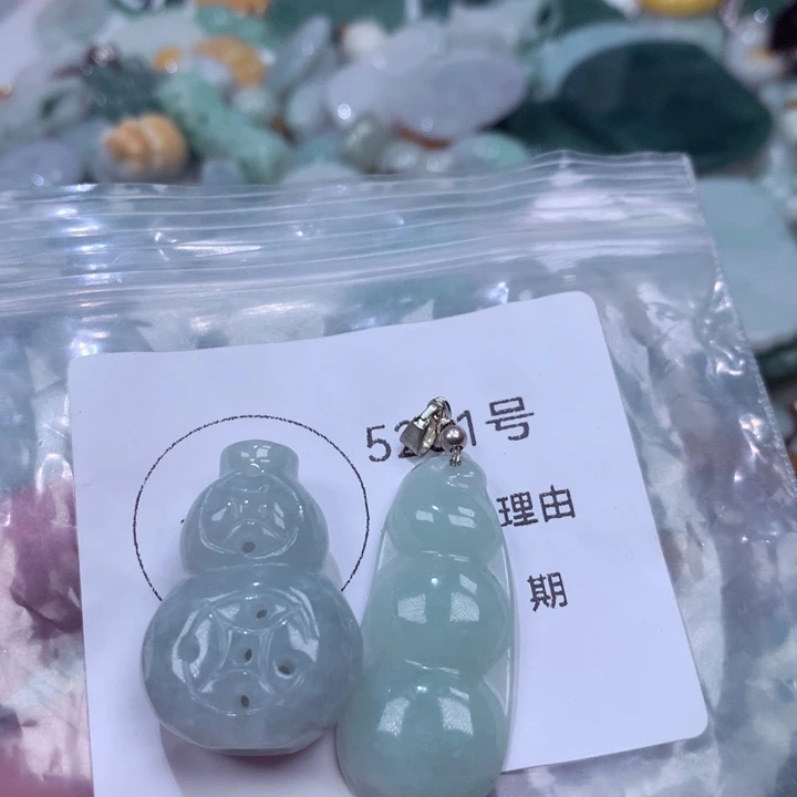 翡翠未镶嵌颈饰挂件