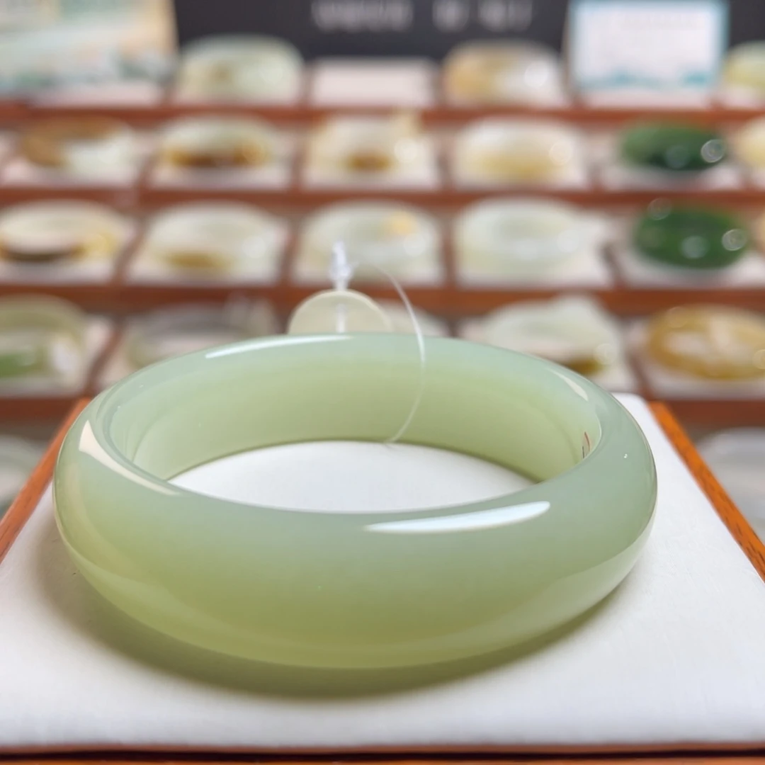 【闪购商品】未镶嵌手镯和田玉小**熊