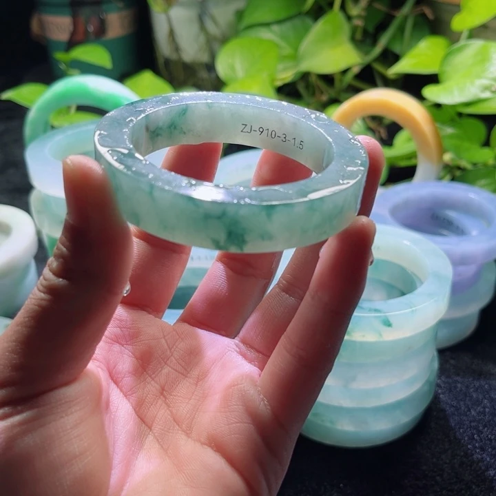 用***0定制翡翠未镶嵌翡翠手镯