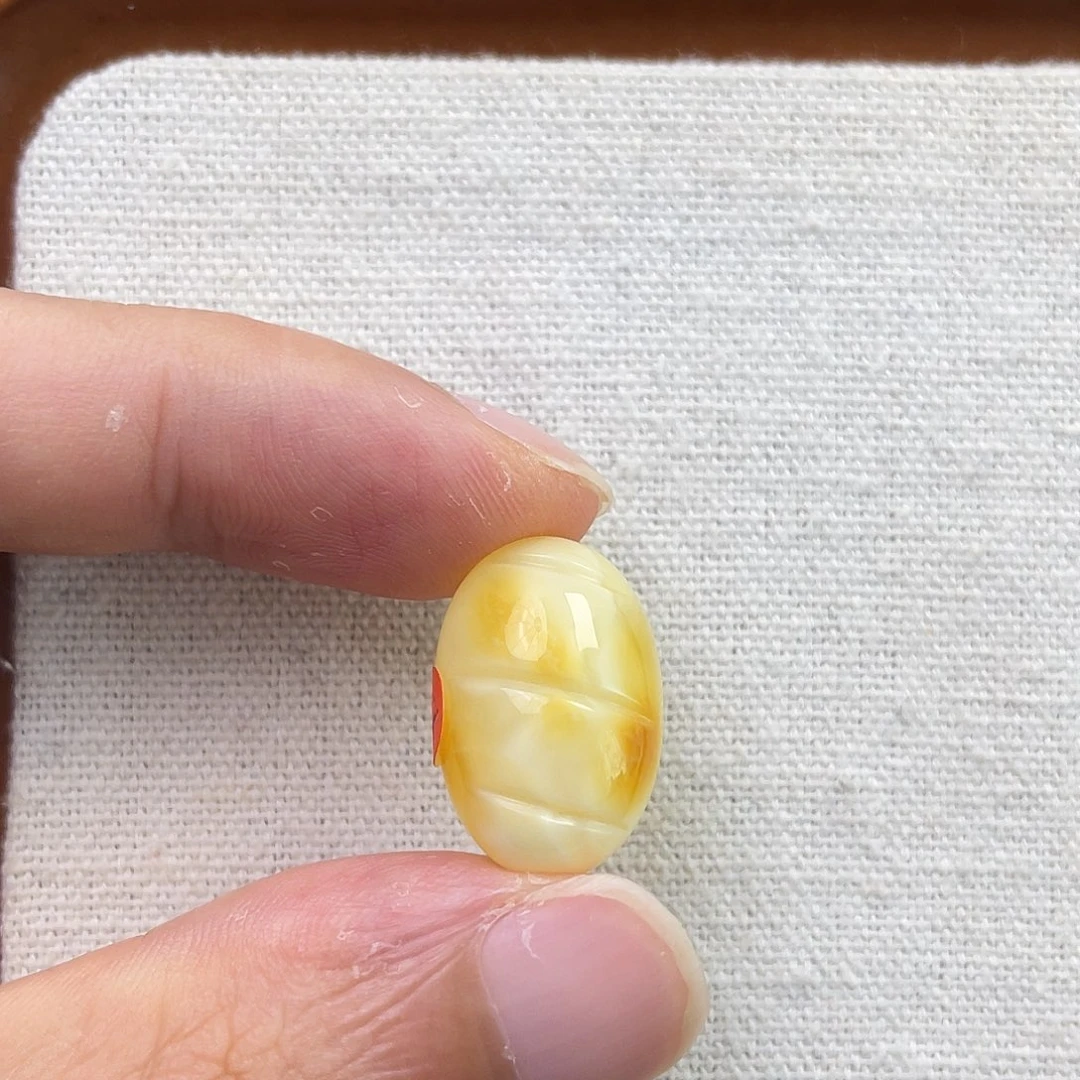 琥珀未镶嵌裸石面包