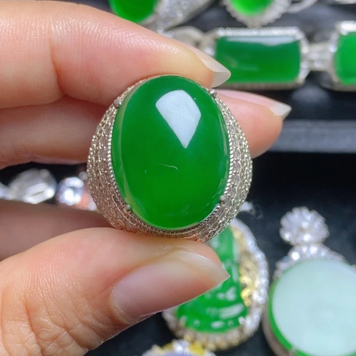 用***7翡翠未镶嵌挂件蛋面