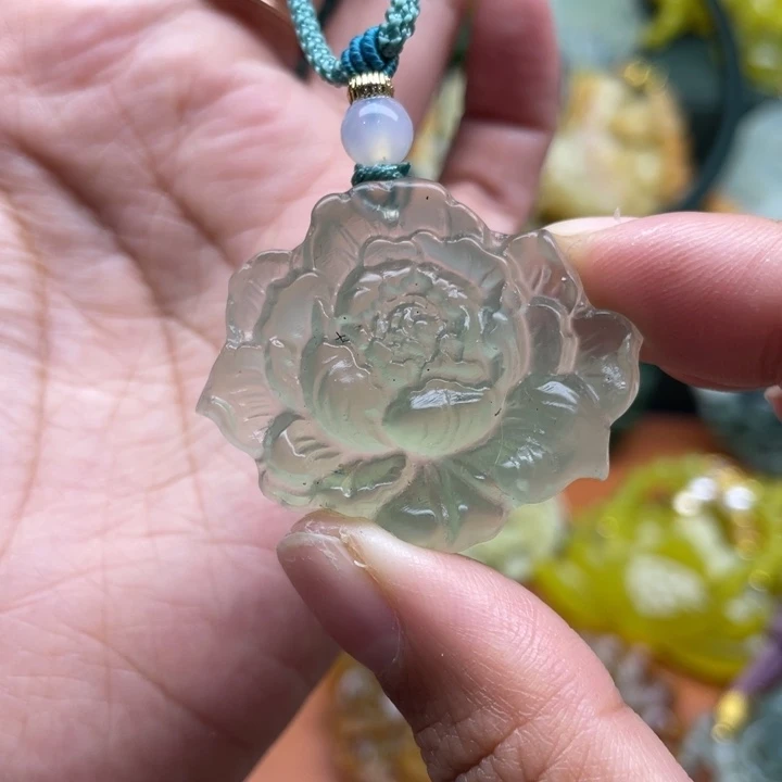 蛇纹石玉未镶嵌吊坠