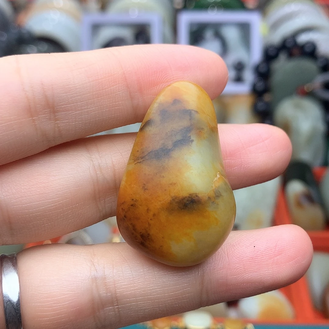 生***虎未镶嵌和田玉（子料）挂件