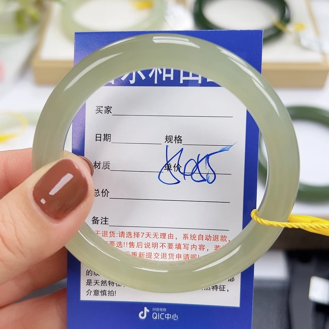 和田玉未镶嵌手镯