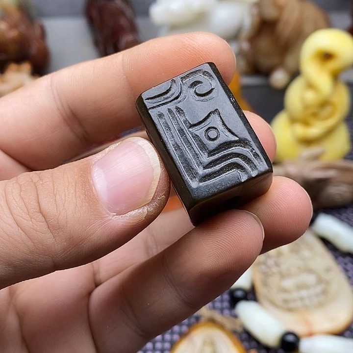未镶嵌蛇纹石玉颈饰
