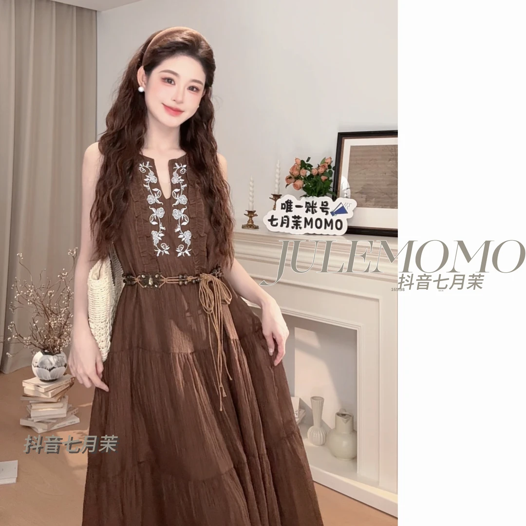 今年流行爆款法式气质复古无袖连衣裙夏季2025新款显瘦长裙5085