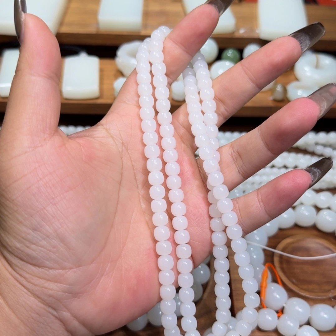 八***生和田玉未镶嵌颈饰