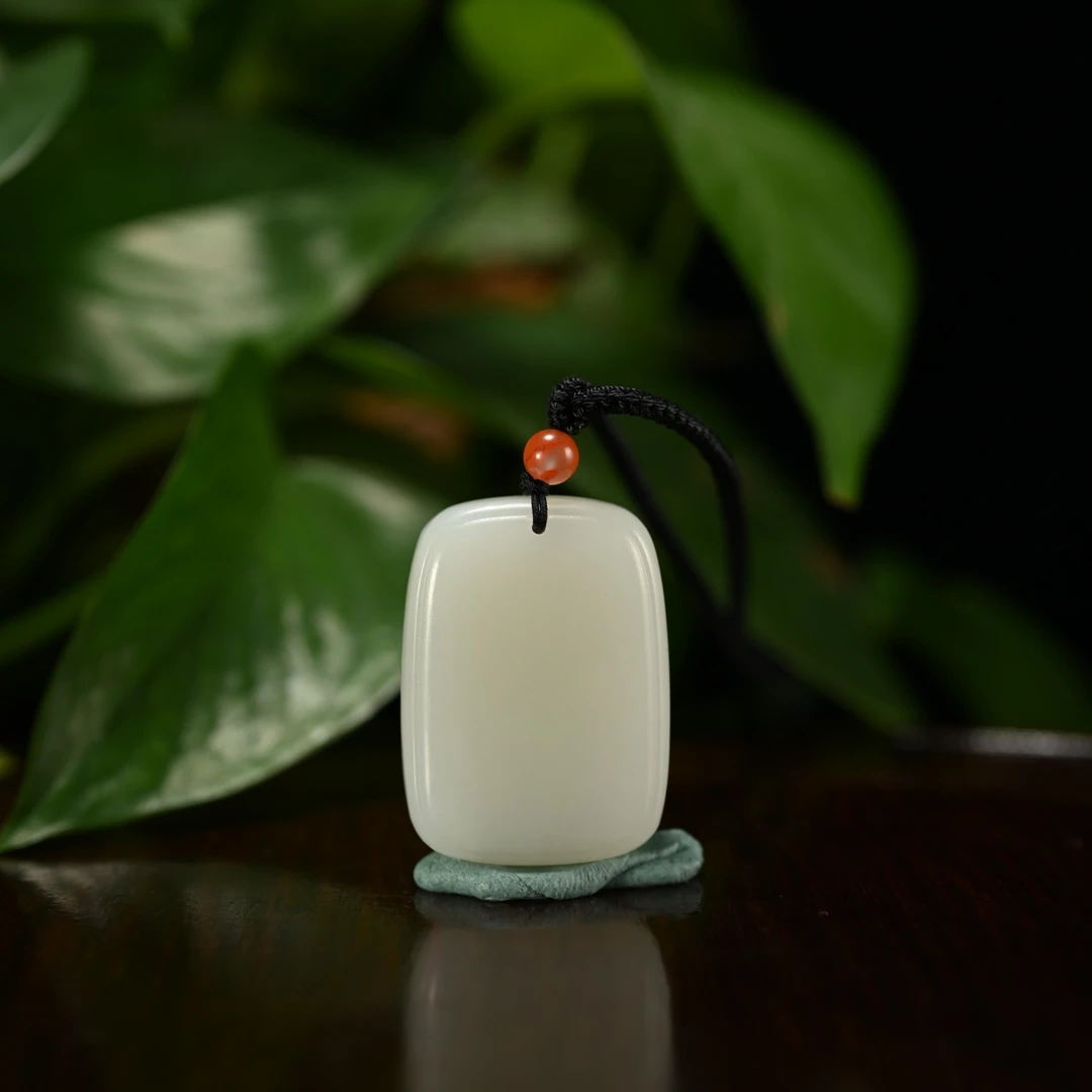 lot8802 2601010026和田玉白玉无事牌挂件/保利