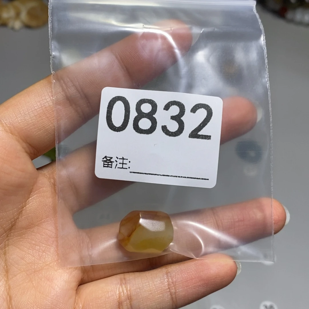 颈饰未镶嵌透闪石质玉睡****包