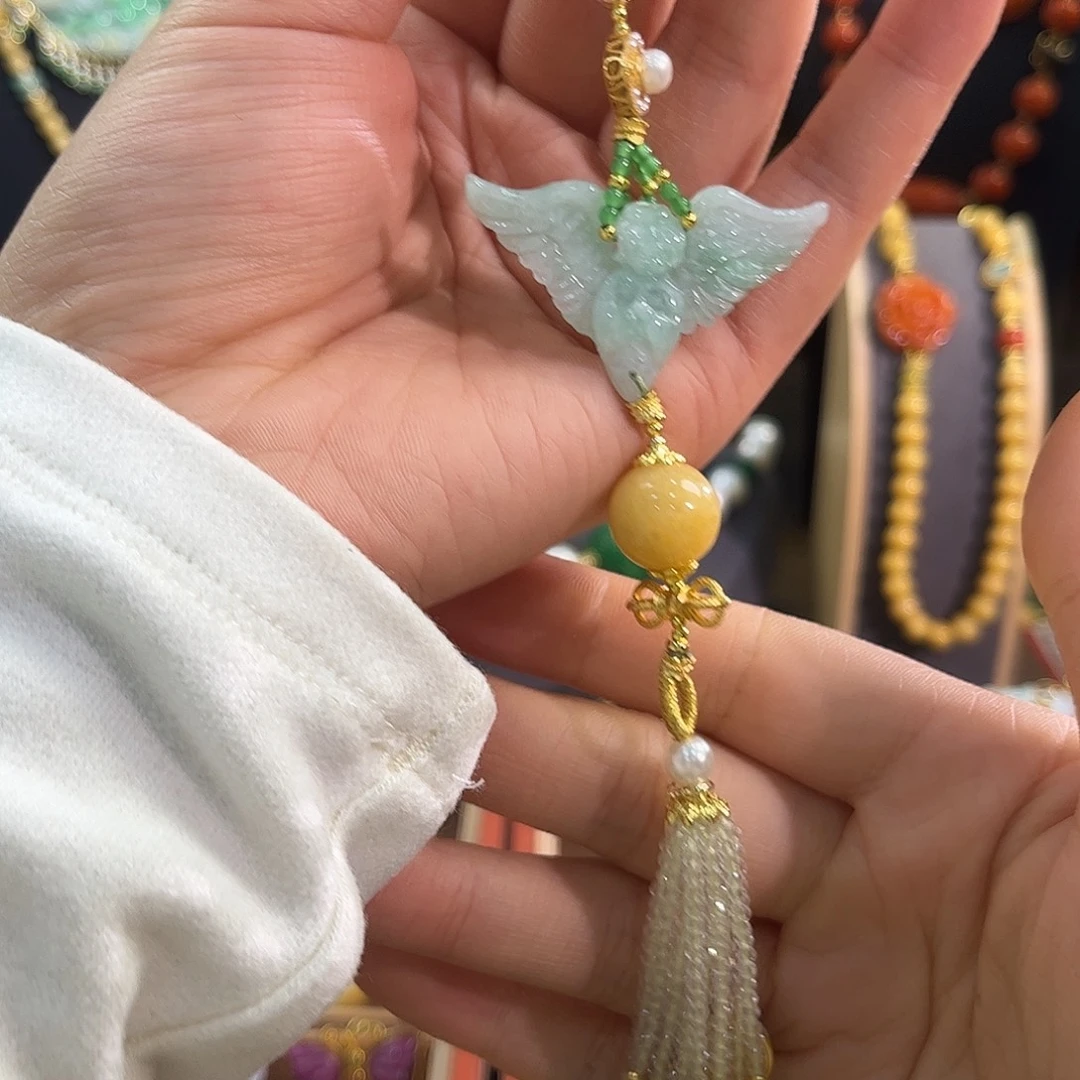 福***多翡翠未镶嵌颈饰压襟