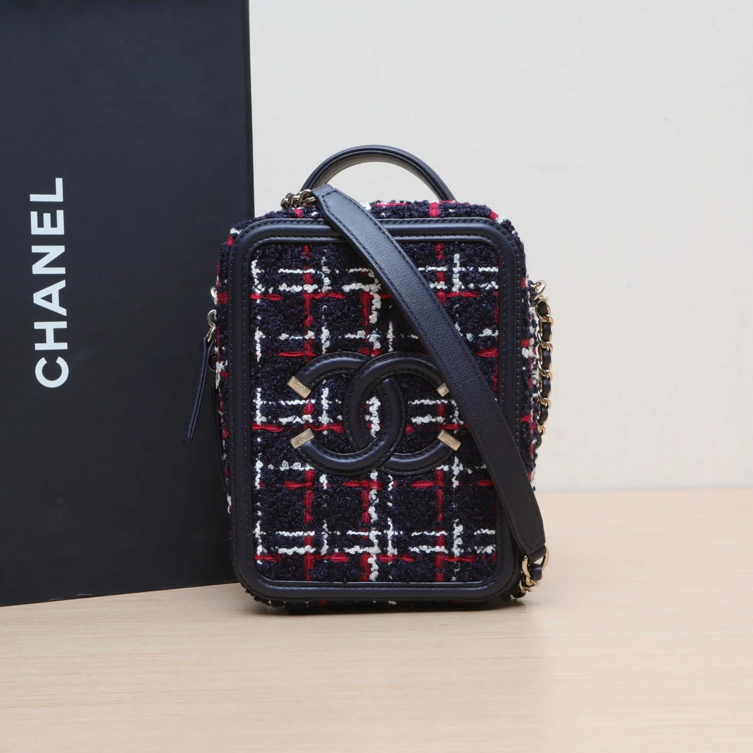 95新 Chanel/香奈儿 【双双】相机包 竖版 13cm 拼色 毛呢 30开
