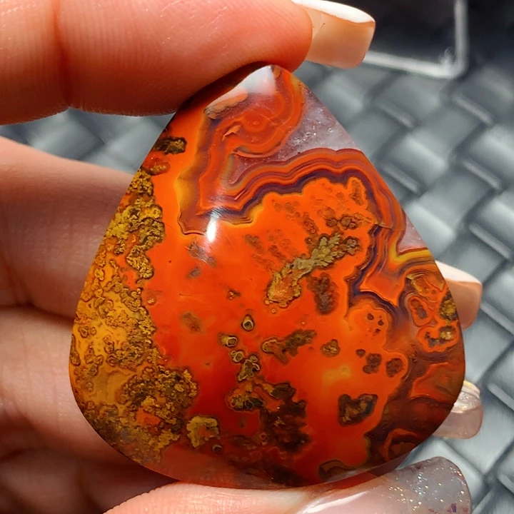 玛瑙/玉髓颈饰未镶嵌钟**喂