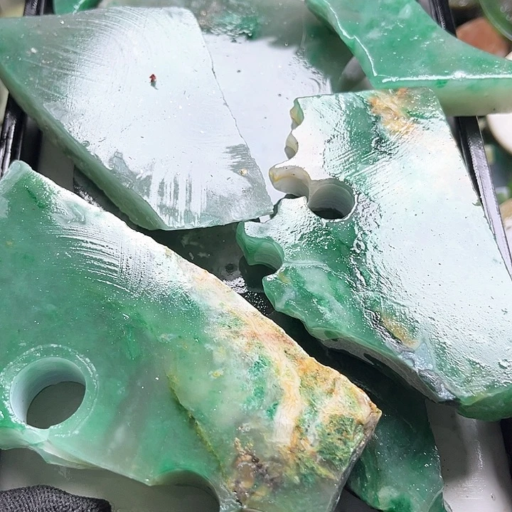 和田玉（糖玉）和田玉边角料9K金镶嵌白**君