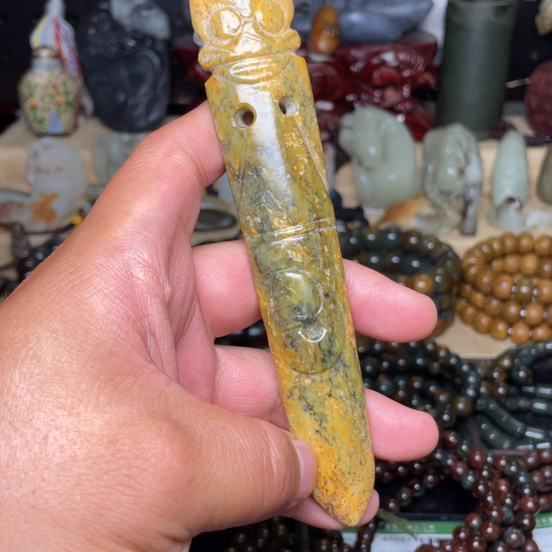 颈饰未镶嵌岫岩河磨玉（透闪石质玉）