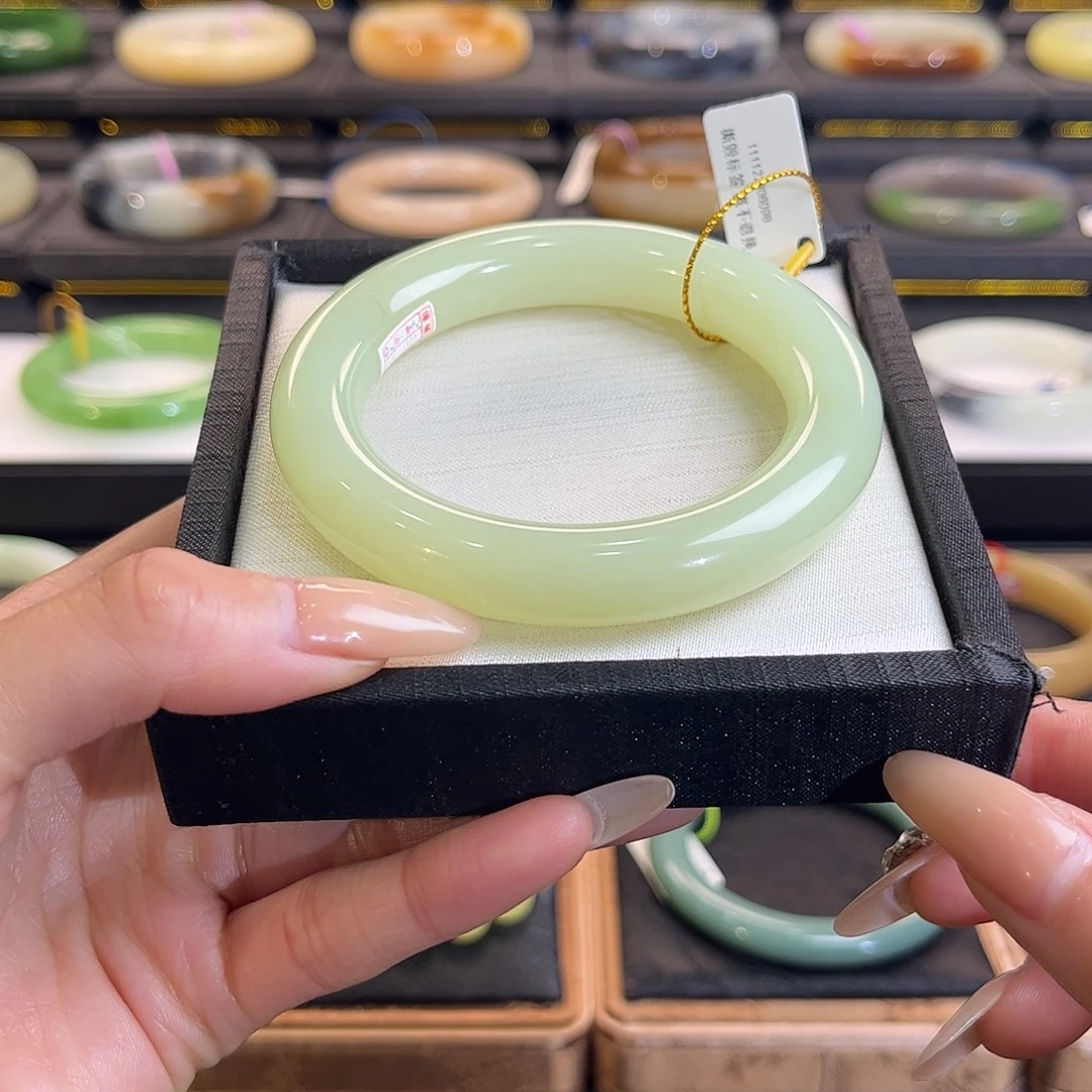 和田玉未镶嵌手镯56 57