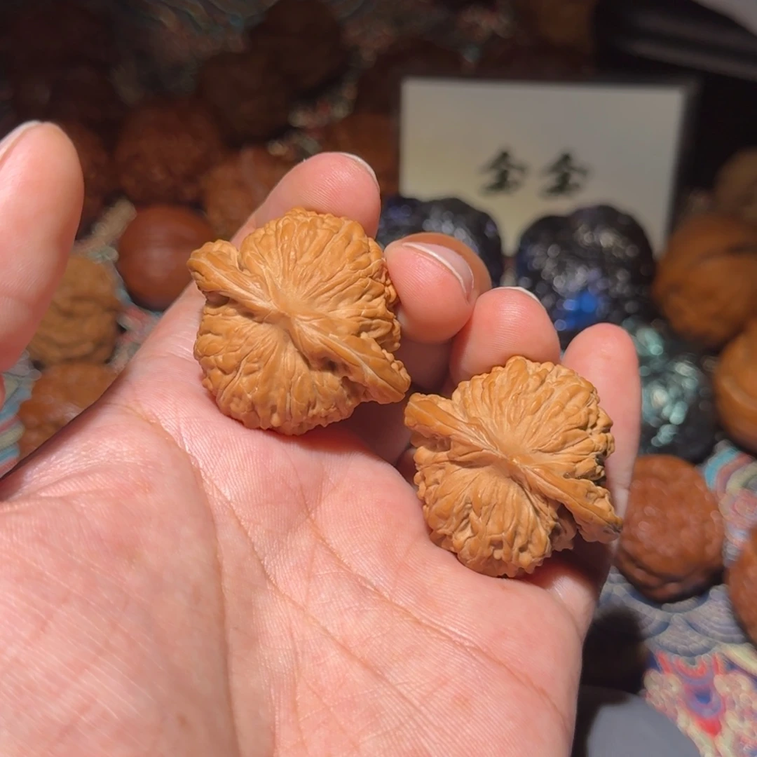 把件核桃018汉高楼，尺寸38 35 30