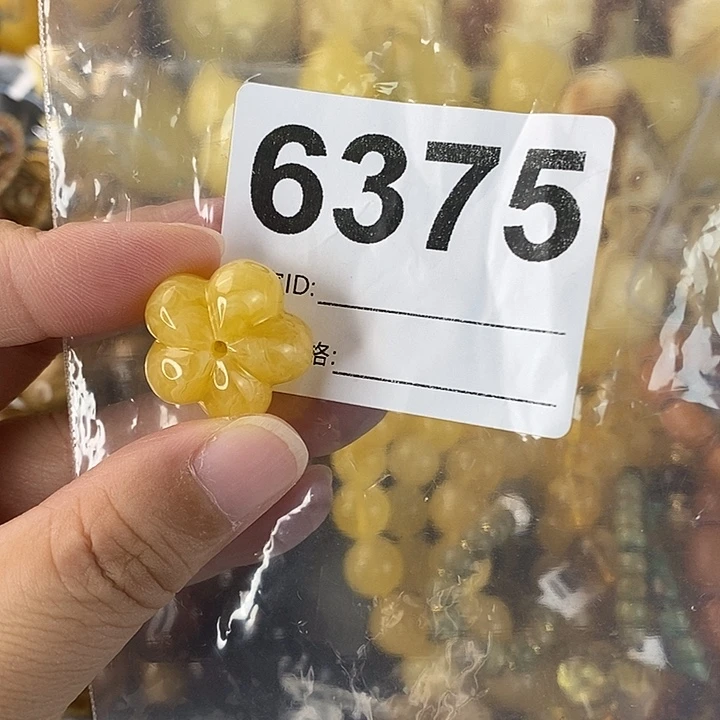 蜜蜡未镶嵌珠宝奇石