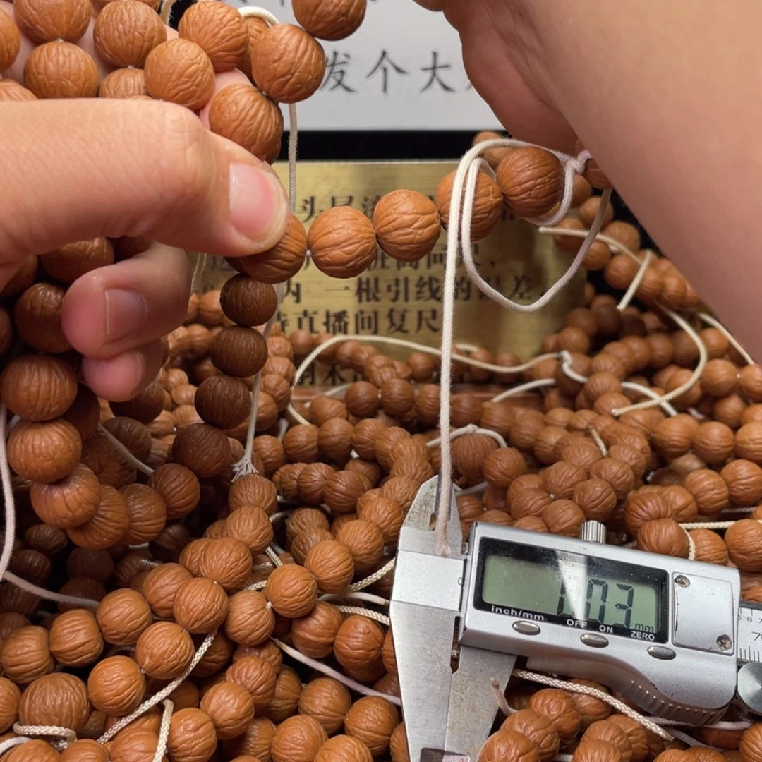 猴头核桃吊坠凤羽