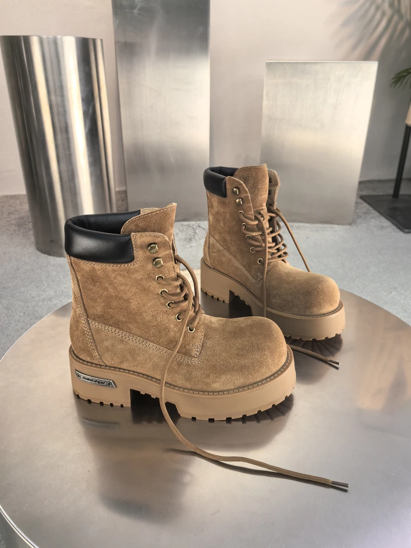 萝茜妮嫚秋冬新款时尚真皮透气厚底系带圆头女士百搭休闲马丁靴