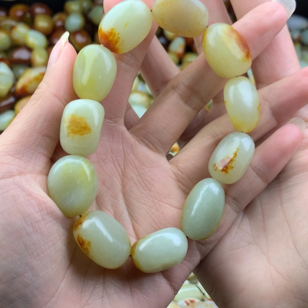 用***斌和田玉未镶嵌手链