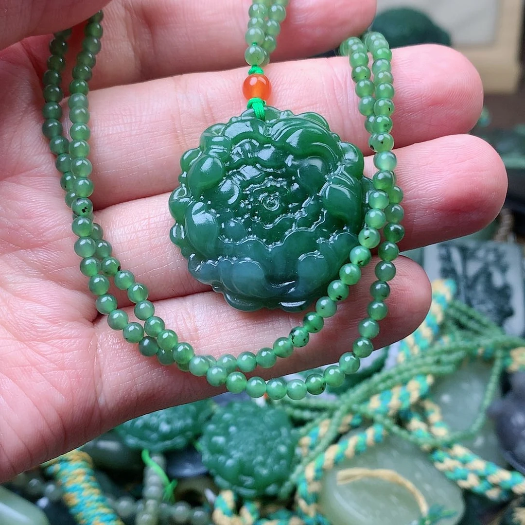 和田玉未镶嵌颈饰一**气