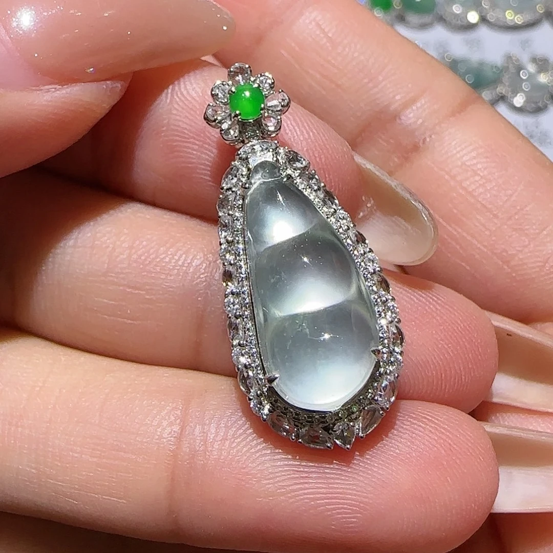 【闪购商品】颈饰18K金镶嵌翡翠天然