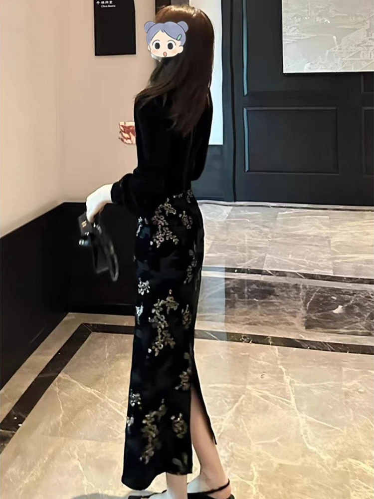 复古温柔碎花V领连衣裙女2025秋季新款泡泡袖拼接收腰减龄小黑裙