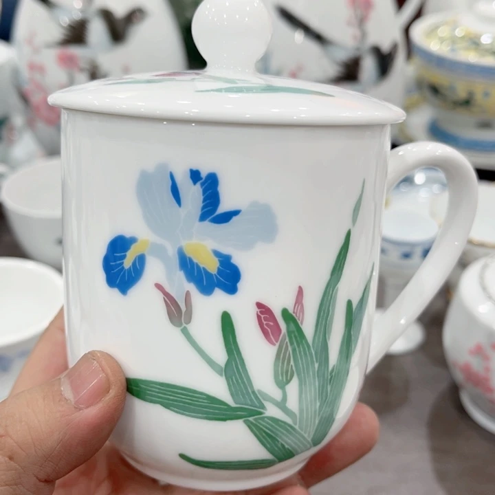 壶釉下五彩的瓷器和瓷器