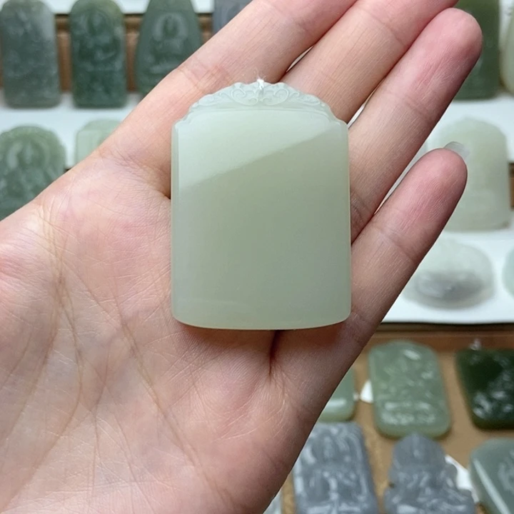 人***态和田玉未镶嵌颈饰