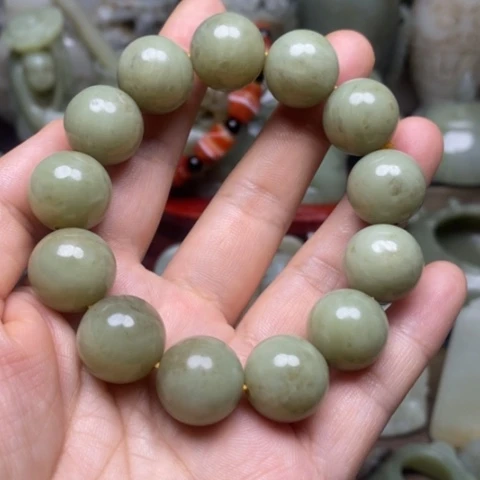 和田玉未镶嵌把件