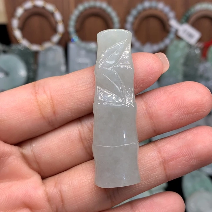 翡翠未镶嵌颈饰11