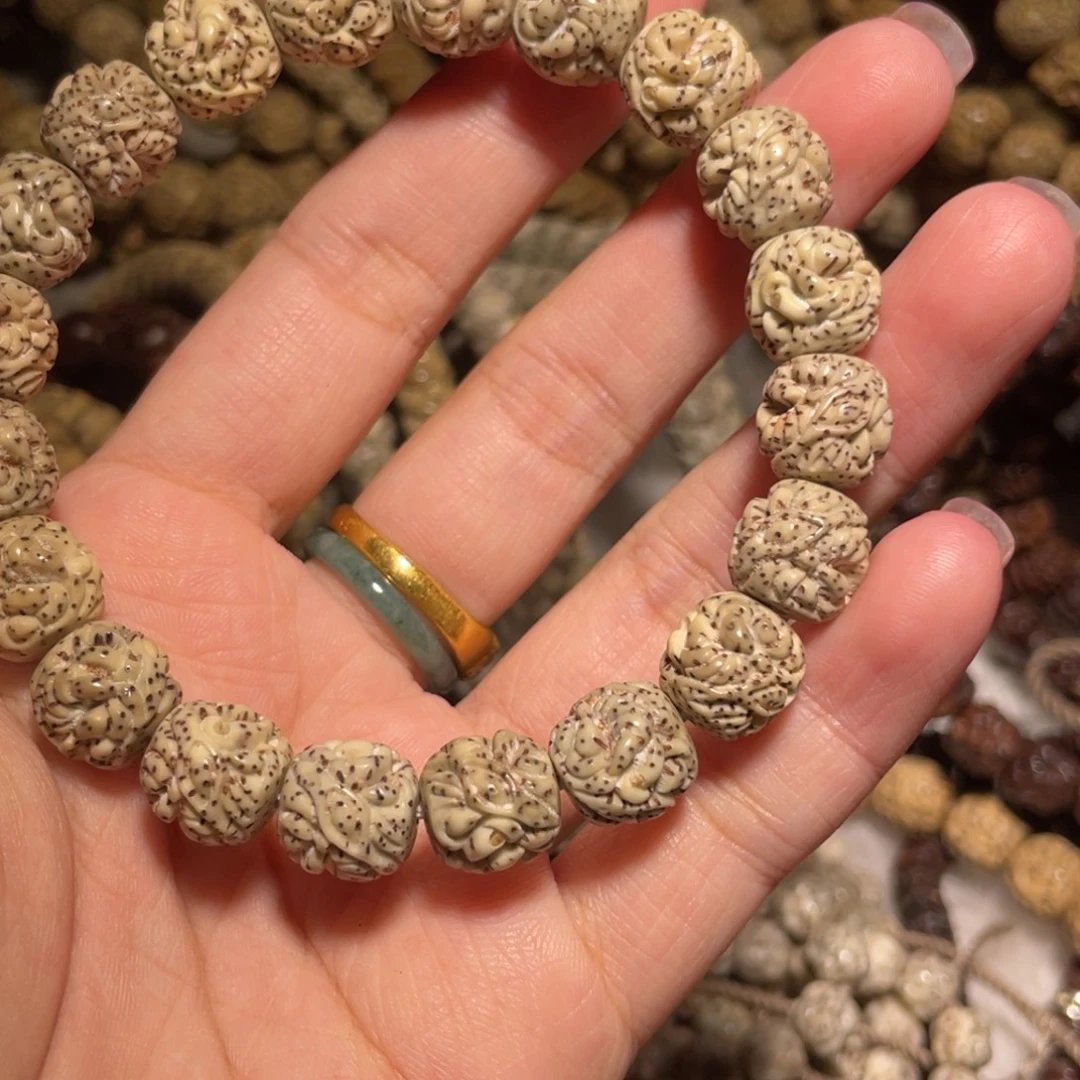 卡***1星月菩提吊坠石玉吞噬