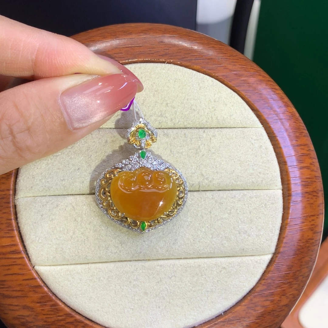 翡翠18K金镶嵌颈饰
