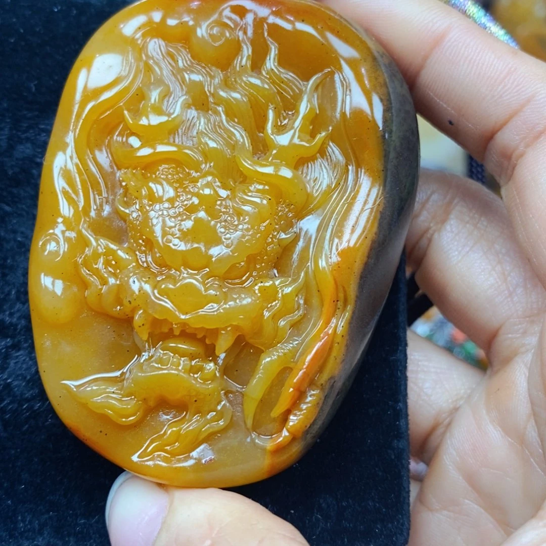 未镶嵌石英质玉（黄龙玉）颈饰