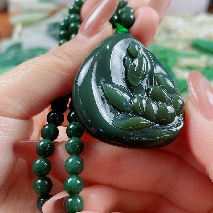 颈饰未镶嵌和田玉