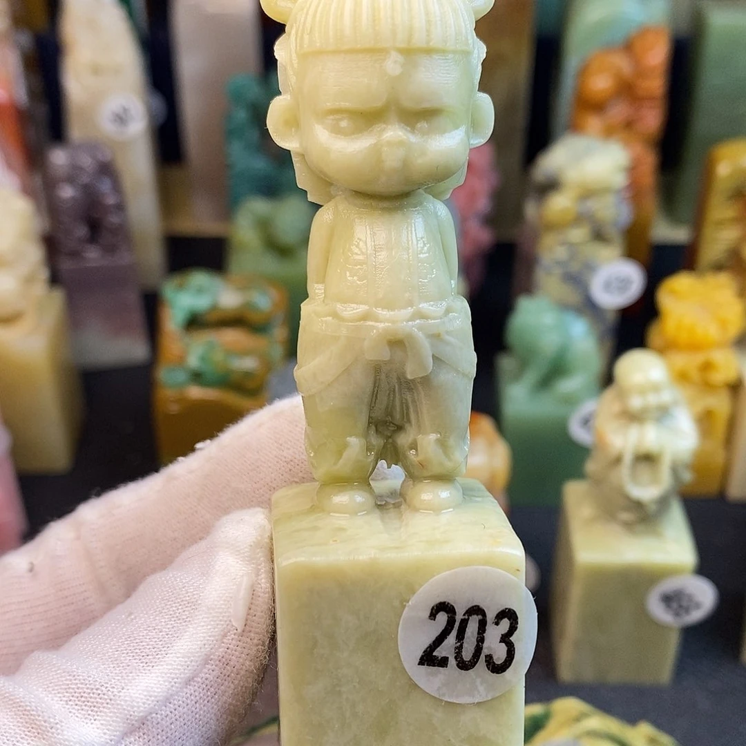 青田石篆刻艺术家的作品