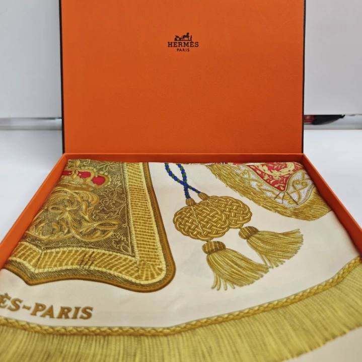 95新 Hermes/爱马仕 90X90桑蚕丝丝巾