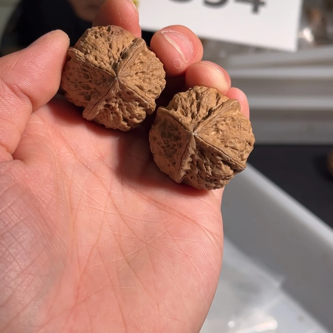 文玩核桃把件354号铁四棱35mm左右