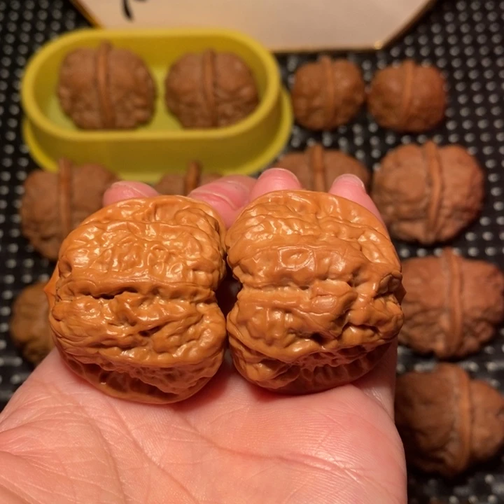 文玩核桃把件四开鱼籽纹肌肉蛙