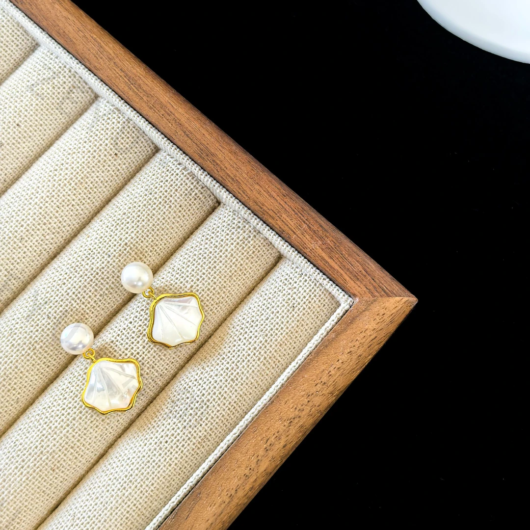 铜合金贝壳耳饰 月贝·贝壳耳钉气质温柔白月光百搭轻奢夏日精致