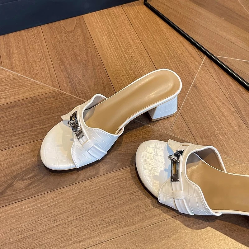 现货版~韩国鳄鱼纹高跟凉拖鞋女夏季露趾小金扣一字粗跟凉鞋白色