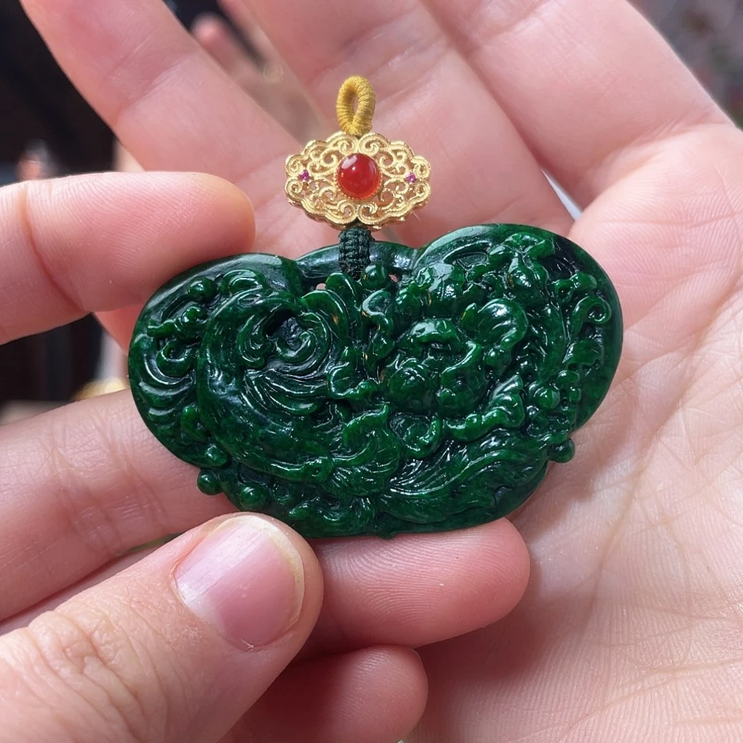 翡翠未镶嵌吊坠(赠链)