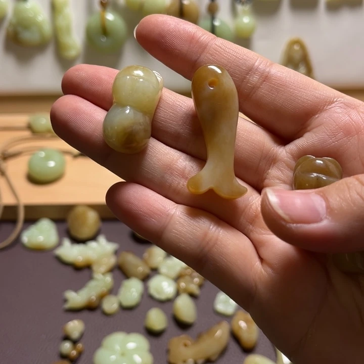 妙***.和田玉未镶嵌颈饰