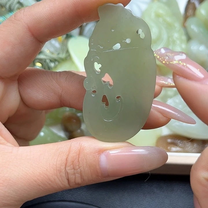 【闪购商品】颈饰未镶嵌和田玉