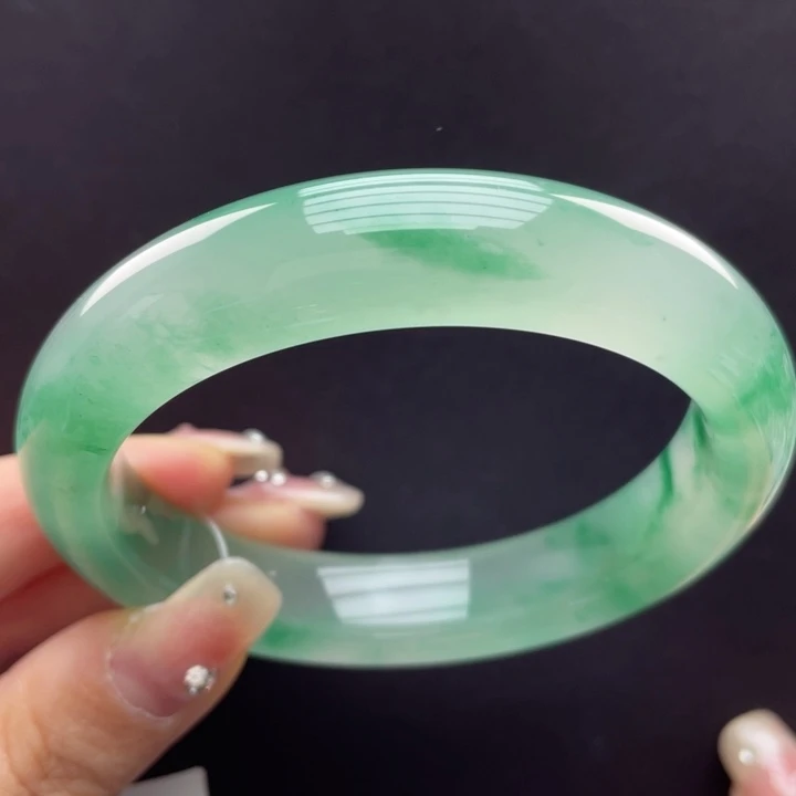 未镶嵌手镯石英质玉