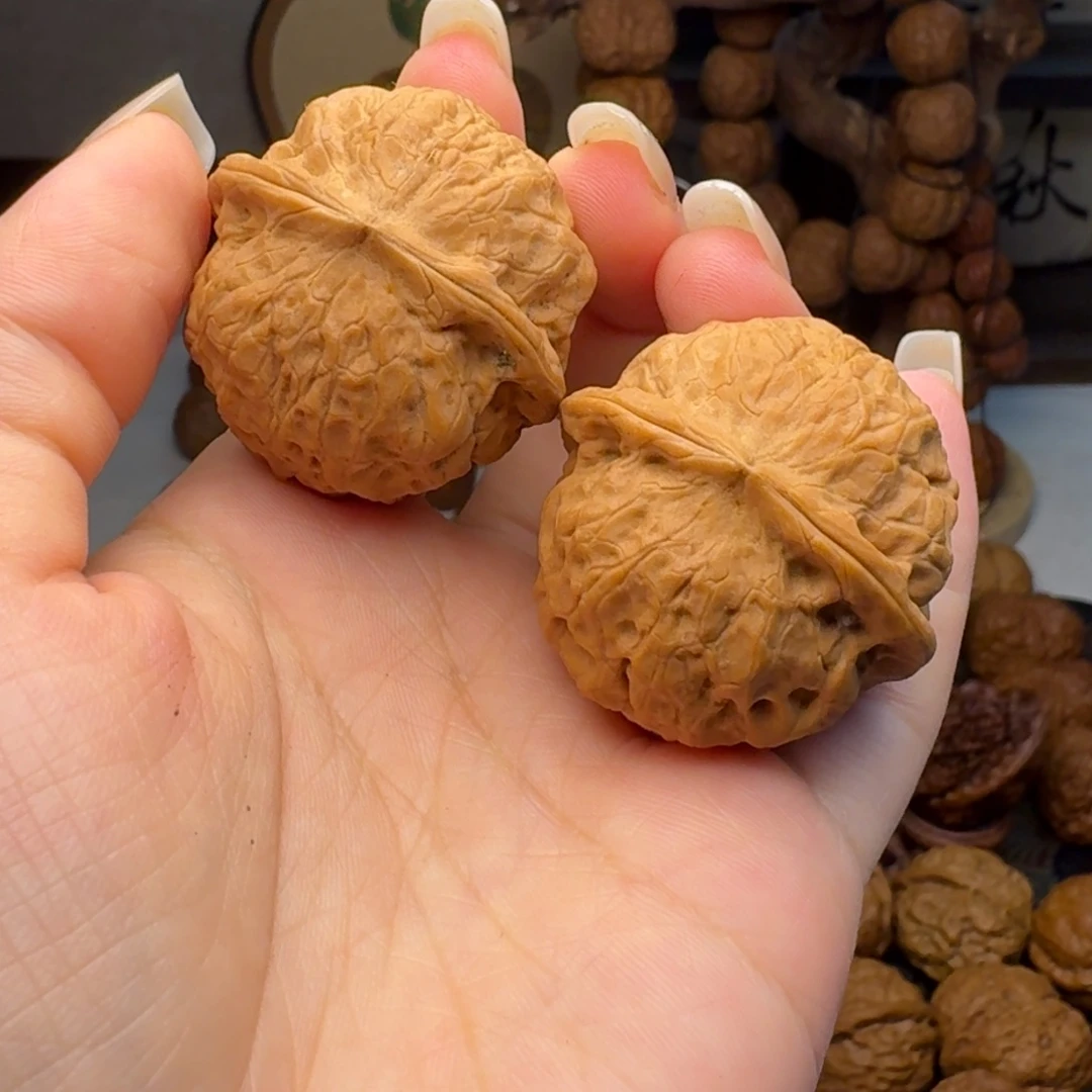 文玩核桃把件玲珑绣球37.7 边肚同尺